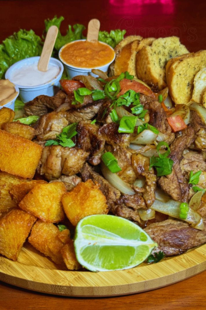 Contra filé acebolado c/ mandioca