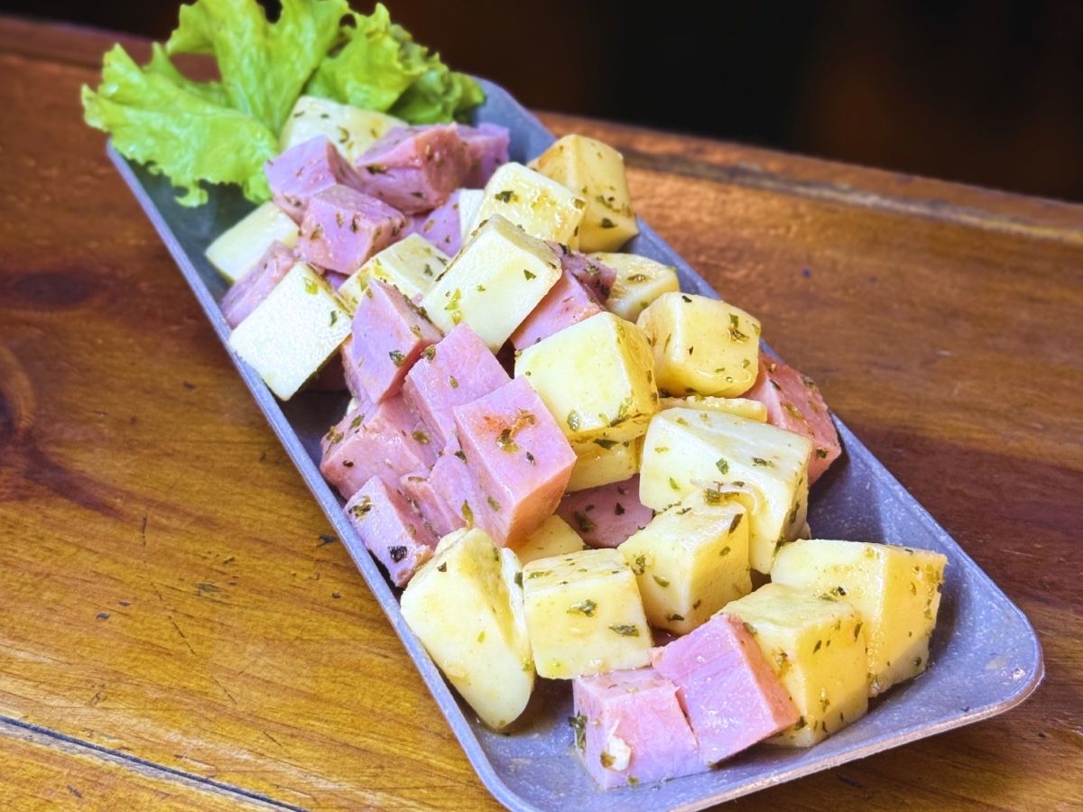 Misto de presunto e queijo