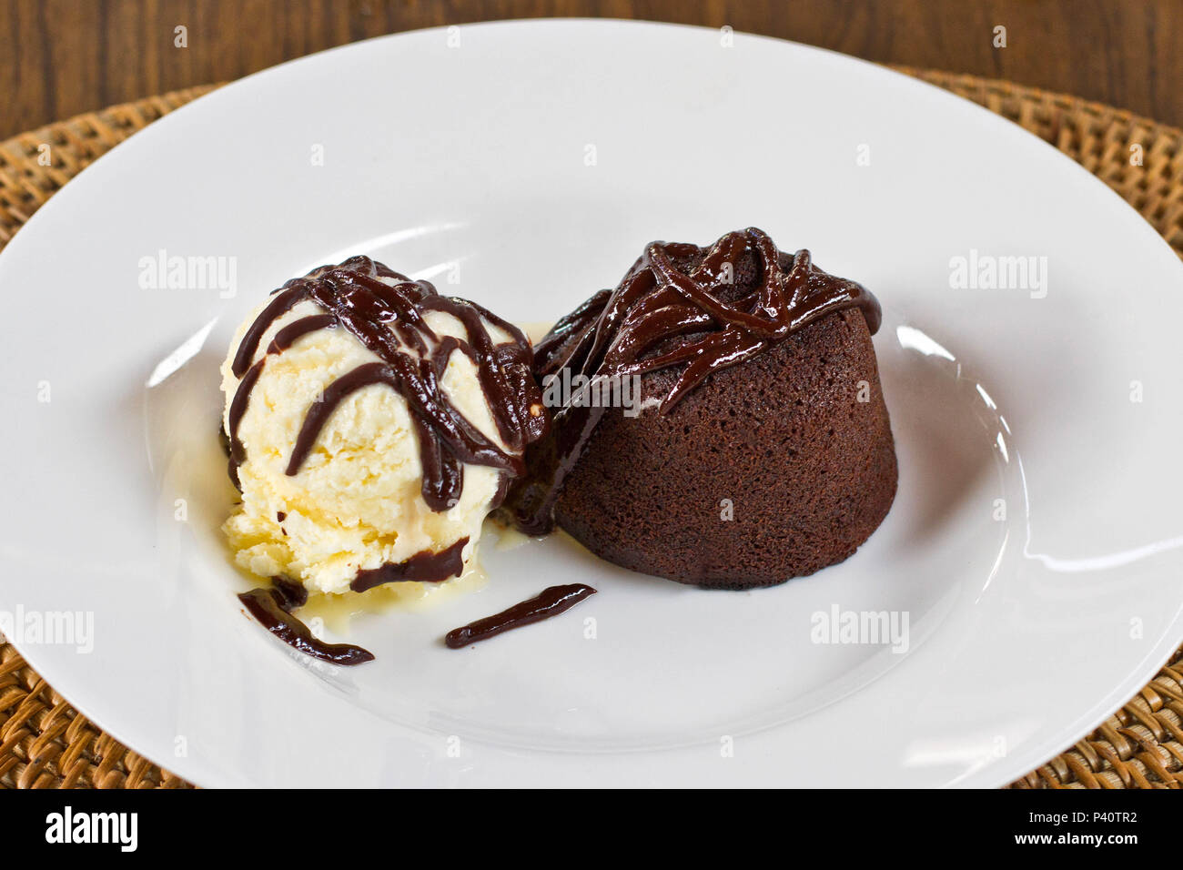 Bolo de creme com sorvete